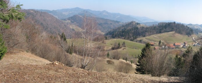 Razgled z vrha Kožljeka na Polhograjsko hribovje