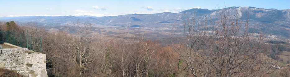 Pogled na Vipavsko dolino in Trnovski gozd